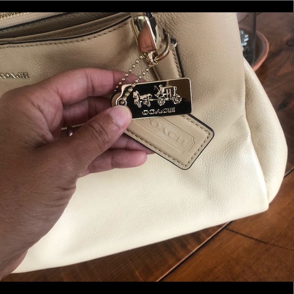 Coach Madison Carryall - Picture 4 of 12